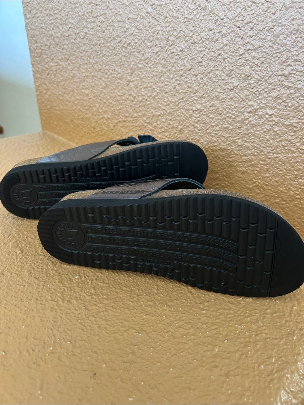 Mephisto Women's Metallic Gray Floral Thong Sandals - Picture 4 of 7